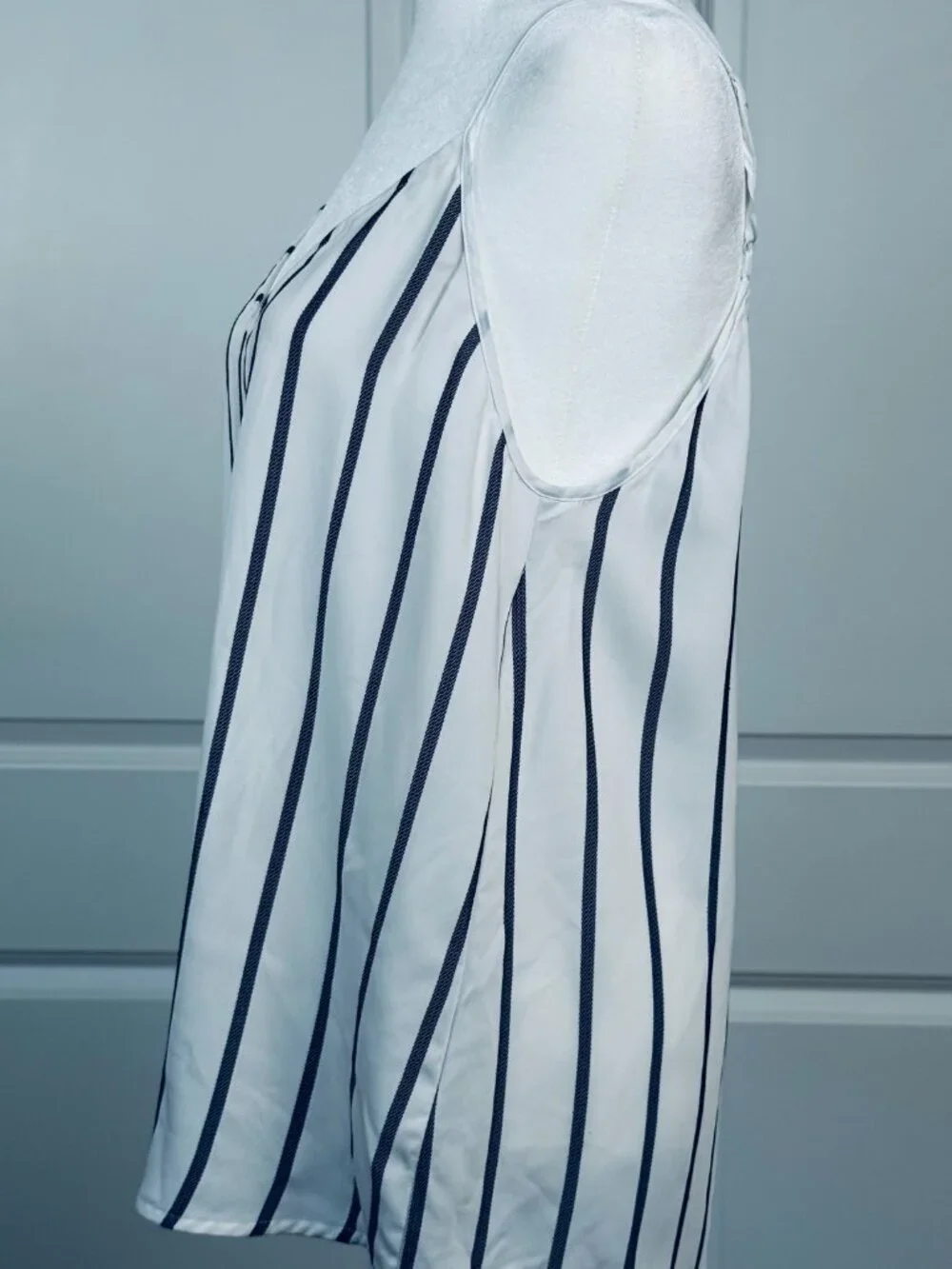 ARITZIA BABATON Everly Camisole, White and Navy Blue Striped Women's Size Med - Picture 5 of 6